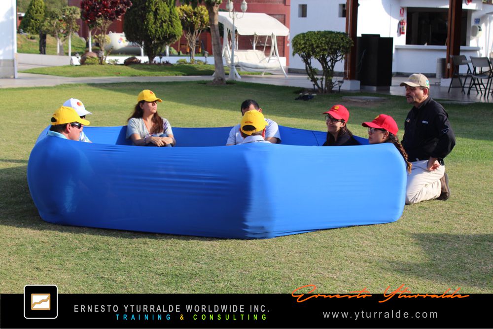 Team Building con Taller de Cuerdas facilitado por Ernesto Yturralde para fortalecer el liderazgo colaborativo